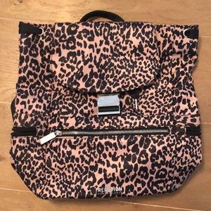 🐯KENNETH COLE WATER RESISTANT ANIMAL PRINT BACKPACK (MEDIUM SIZE)